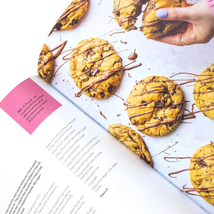 Simply Vegan Baking: Taking the faff out of vegan cakes, cookies, breads and desserts by Freya Cox (Hardcover)
