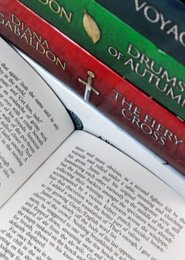 Outlander Series 1 Collection 6 Books Set by Diana Gabaldon – Historical Fiction, Romance & Time-Travel Adventure (Drums of Autumn, Fiery & More)